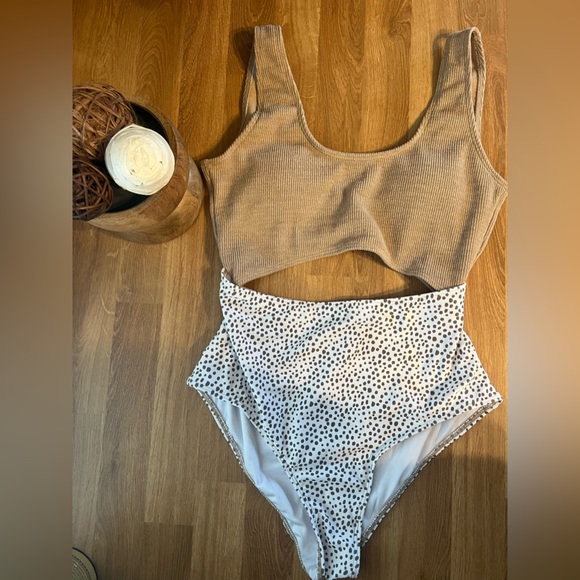 TEMU One Piece Swimsuit - Picture 2 of 4